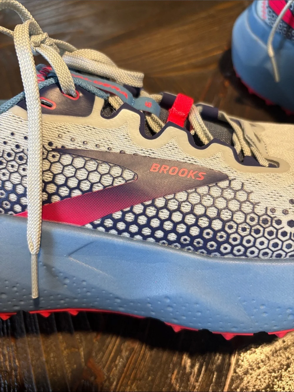 Brooks Caldera 6 Trail Women's Light Blue, White & Pink Shoes-NWOT or box